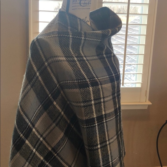 Neiman Marcus Brand Checkered Poncho/Wrap - Picture 2 of 6